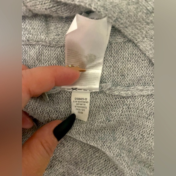 💰2/$10 Kids Grey Old Navy Cardigan- size m/8 - Picture 9 of 10